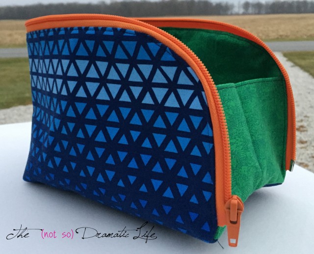 Triangle Print Open Out Box Pouch open